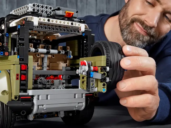 Купити Конструктор Technic Land Rover Defender 2573 деталей за 2190 грн