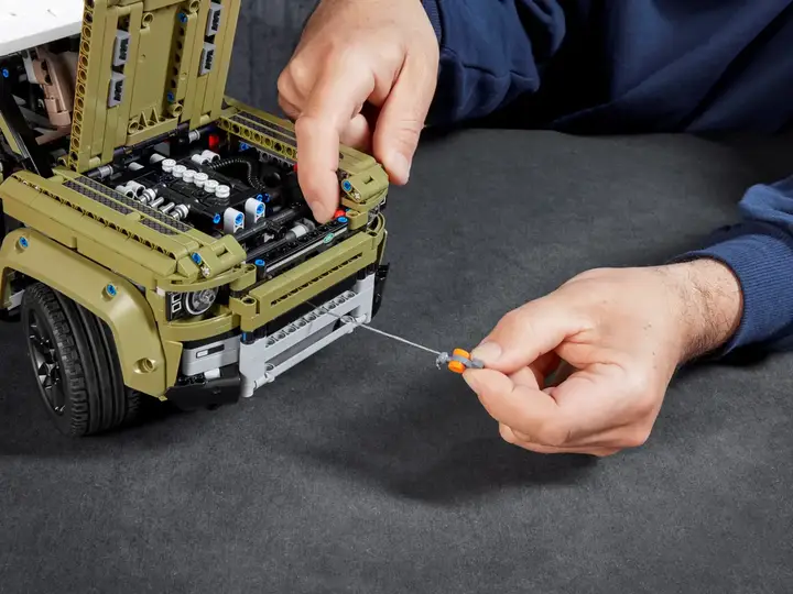 Купити Конструктор Technic Land Rover Defender 2573 деталей за 2190 грн