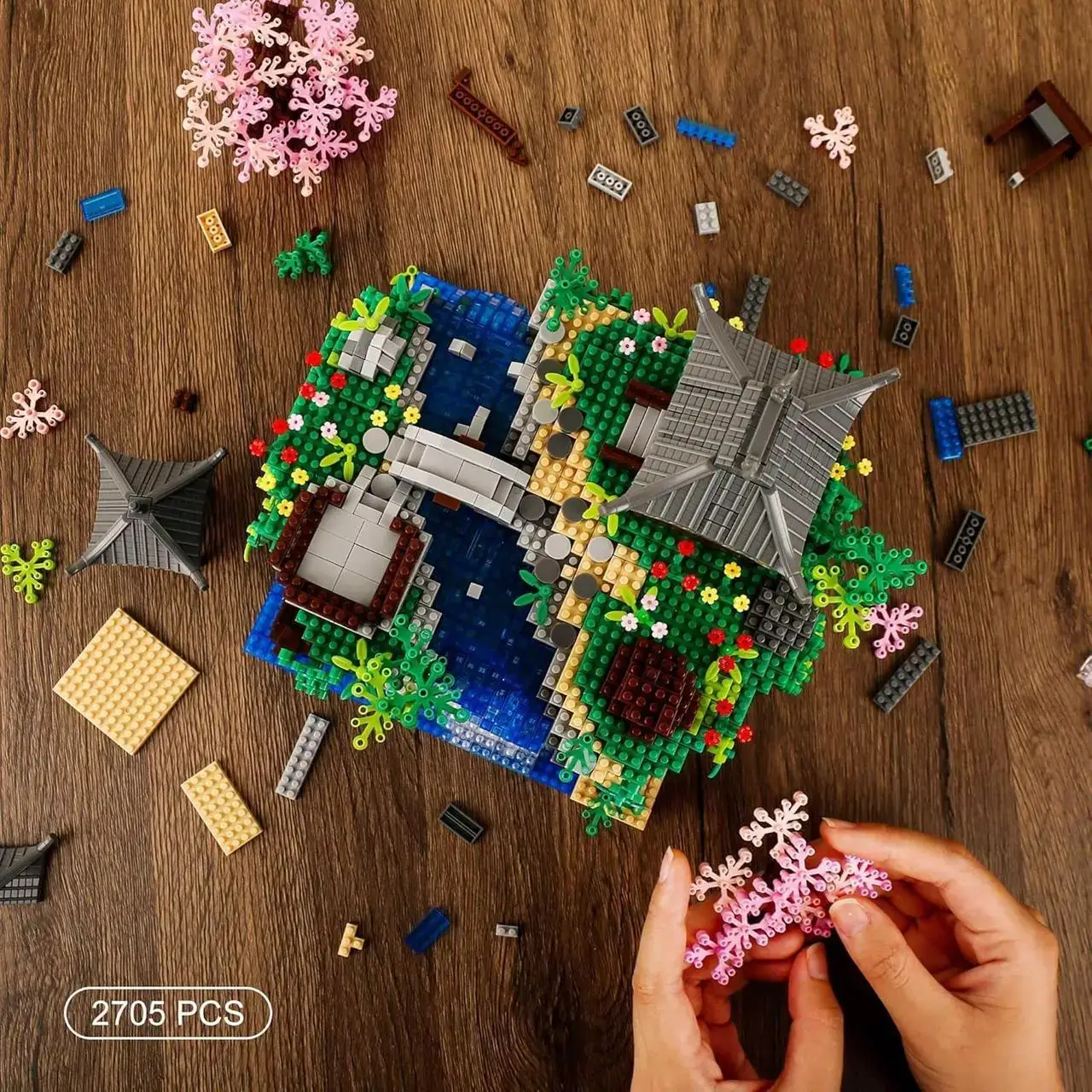 Купити Конструктор японське містечко 2705 деталей будинок з водоспадом і Led підсвічуванням за 890 грн