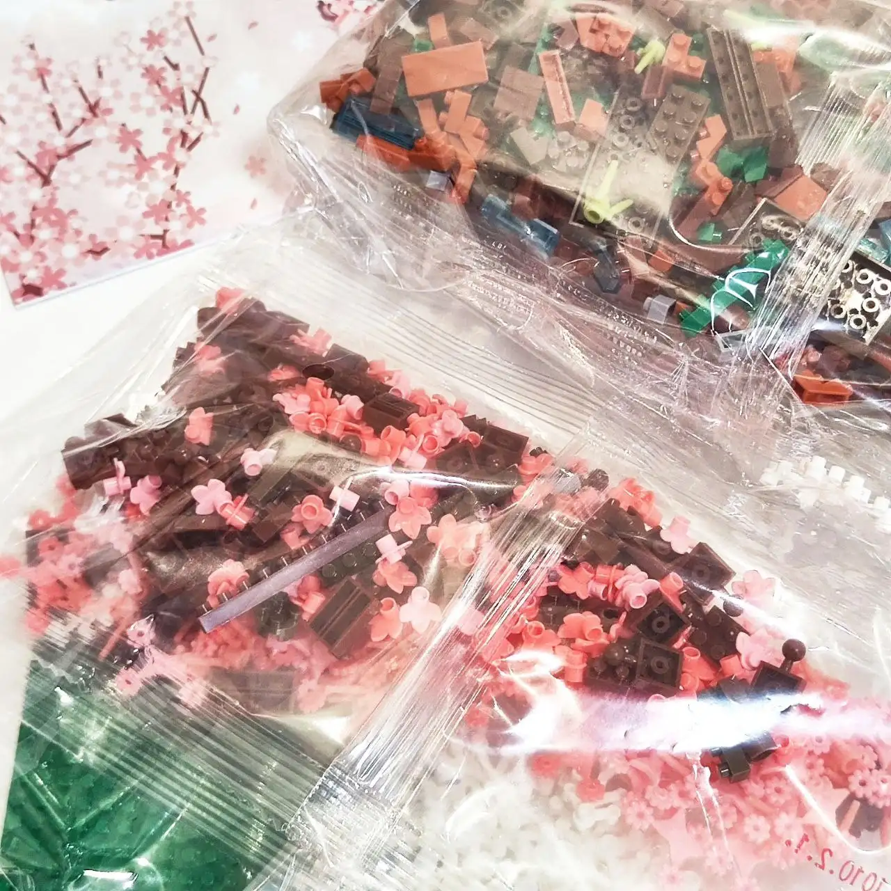 Купити Конструктор дерево сакура 2028 деталей будинок на дереві з Led підсвіткою за 690 грн