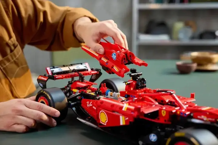 Купити Конструктор Technic F1 Ferrari SF-24 1361 деталей формула 1 феррарі 1:8 (42207) сумісний з LEGO лего за 2390 грн